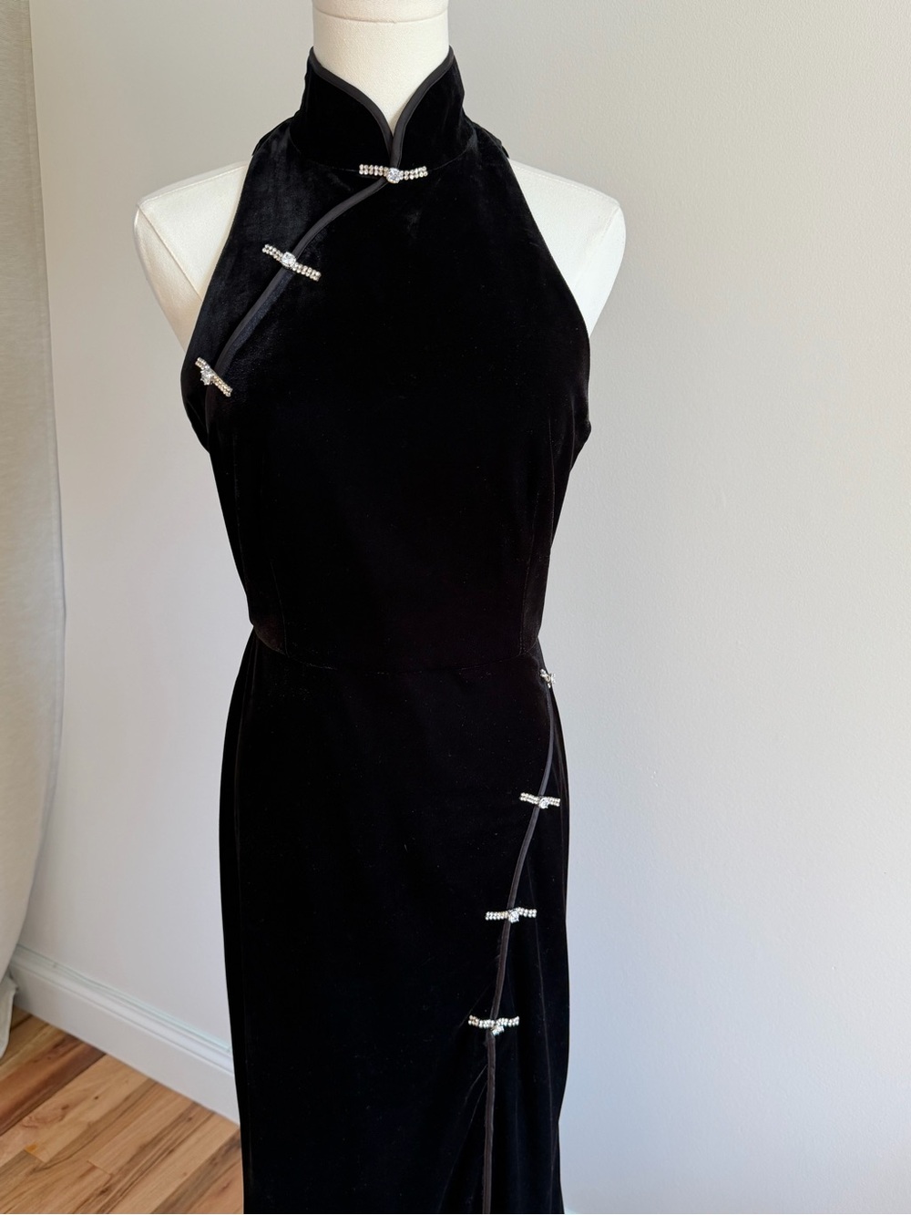 Sau Lee Ariana Velvet Embellished Black Halter Gown with High Side Slit - Picture 4 of 6